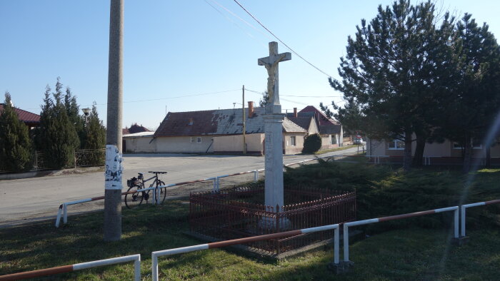 Kamenný kríž v obci - Mostová-1