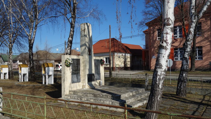 Monument to the fallen in World War II - Čierna Voda-2