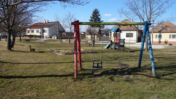 Mini park s dětským hřištěm - Černý Brod-2