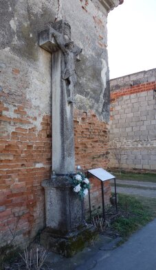 Kříž u Kaple sv. Anny - Černý Brod, část Heď-3