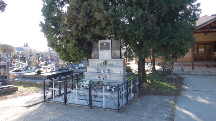 Denkmal für die Gefallenen der Weltkriege - Čierna Voda-2