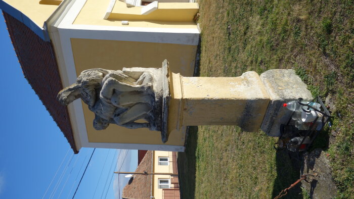Skulptur von Pieta - Čierny Brod, Teil Heď-4