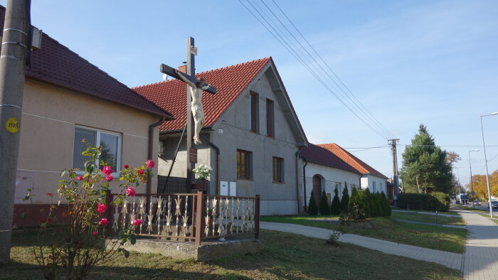 Dřevěný kříž v obci - Boleráz-1