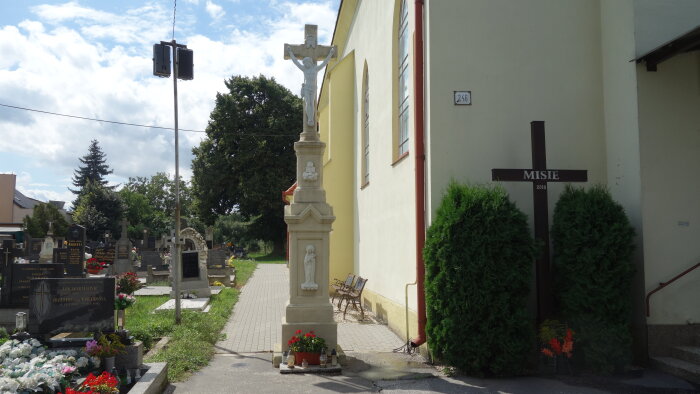 Kereszt a templom mellett - Šenkvice-1