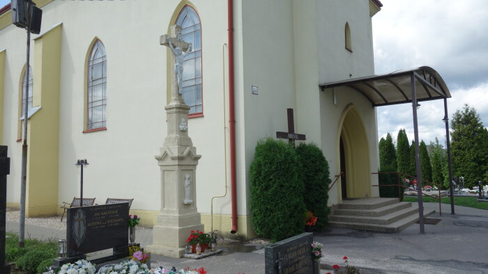 Kereszt a templom mellett - Šenkvice-2