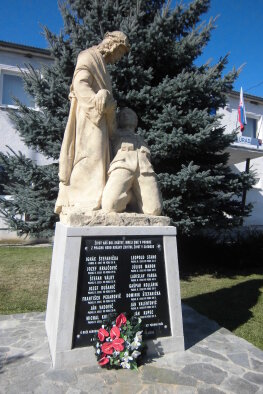 Denkmal für die Gefallenen der Weltkriege - Šelpice-4