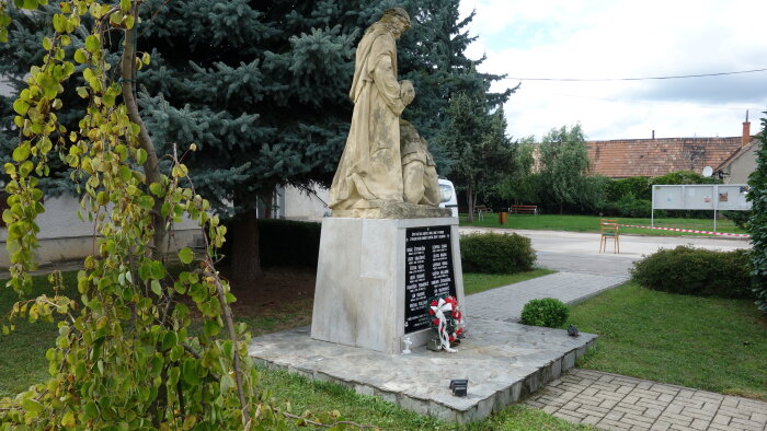 Monument to the fallen in the world wars - Šelpice-2