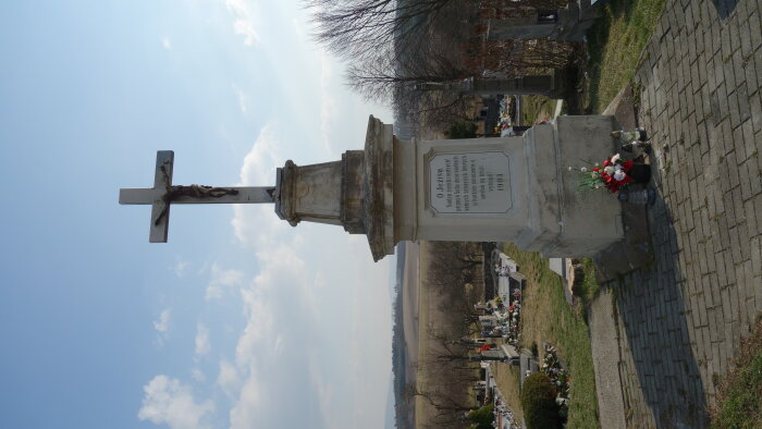 Hlavný kríž na cintoríne - Lakšárska nová Ves-2