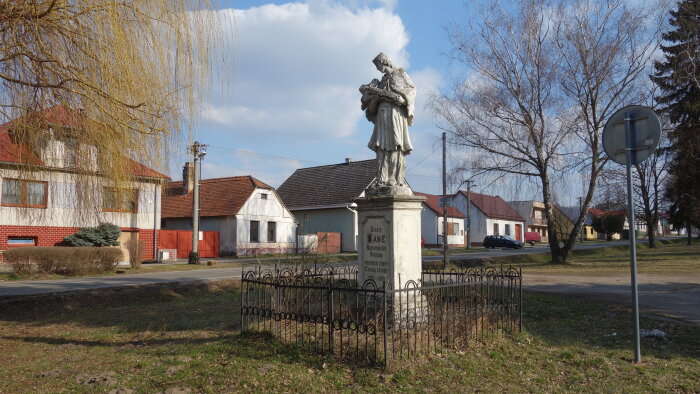 szobor Szent Ján Nepomucký - Lakšárska Nová Ves-1