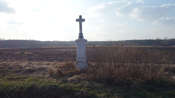Kreuz hinter dem Dorf - Borský Mikuláš --2