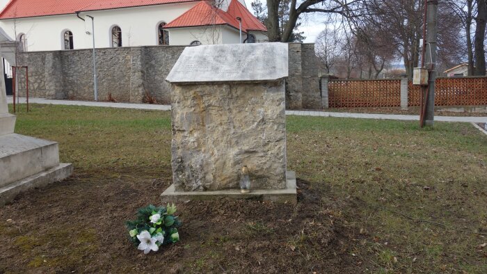 Monument to the citizens - Naháč-2