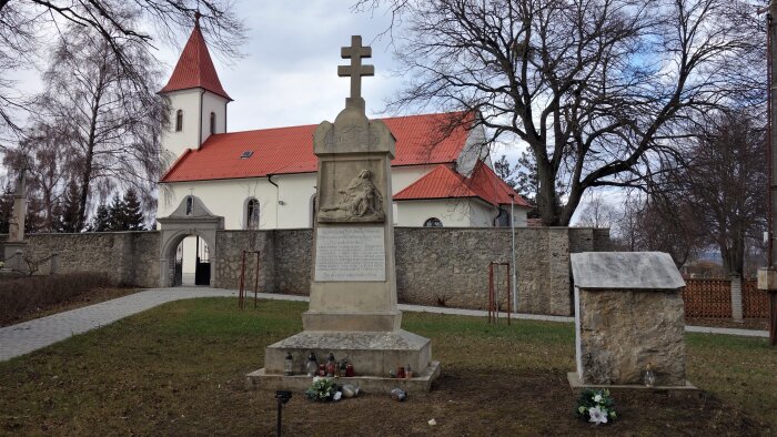 Denkmal für die Bürger - Naháč-1