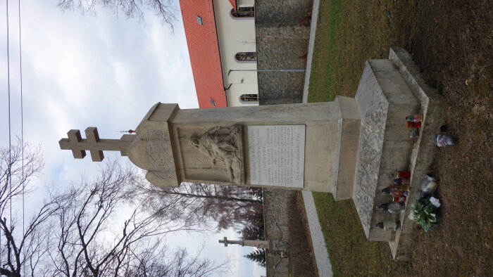 Monument to the Victims of World War I and II - Naháč-3