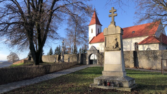 Az első és a második világháború áldozatainak emlékműve - Naháč-1