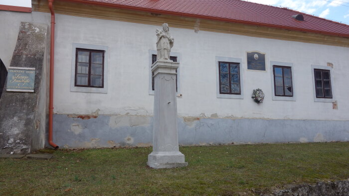 Statue of St. Ján Nepomucký - Naháč-1