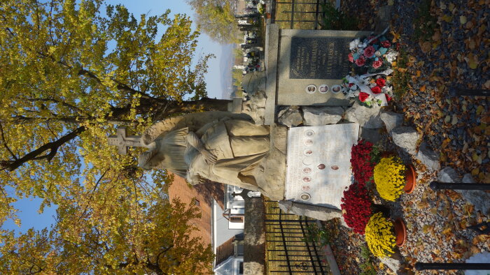 Denkmal für die Gefallenen der Weltkriege - Biňovce-4
