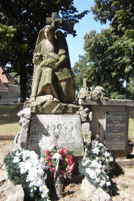 Monument to the fallen in the world wars - Biňovce-3