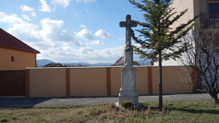Kríž v obci - Bíňovce-1