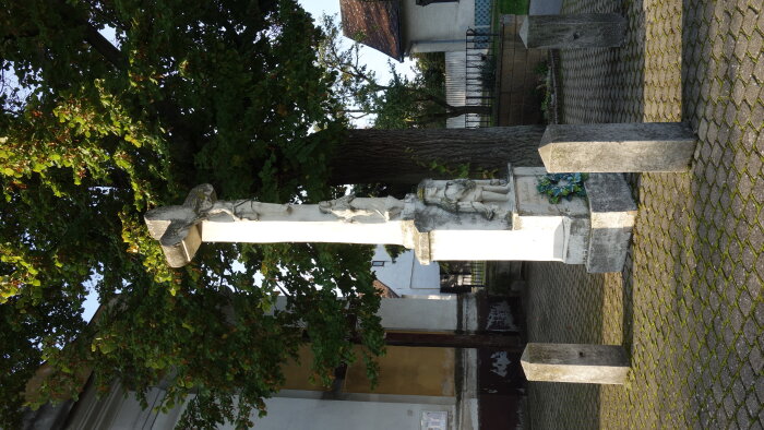 Kříž před kaplí sv. Floriána - Plavecký Mikuláš-4