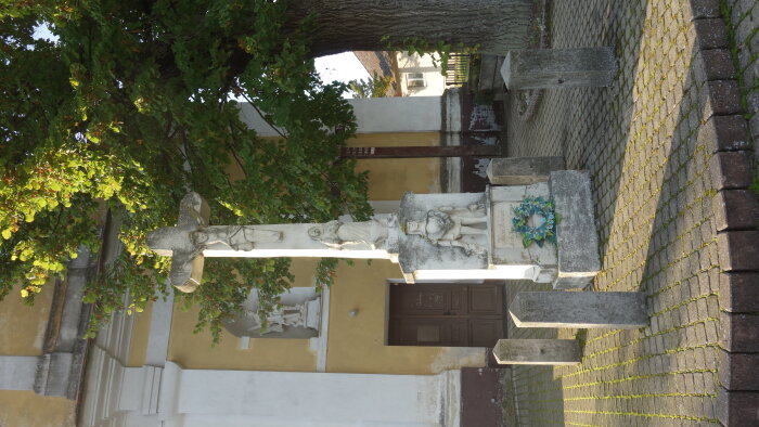 Kříž před kaplí sv. Floriána - Plavecký Mikuláš-3