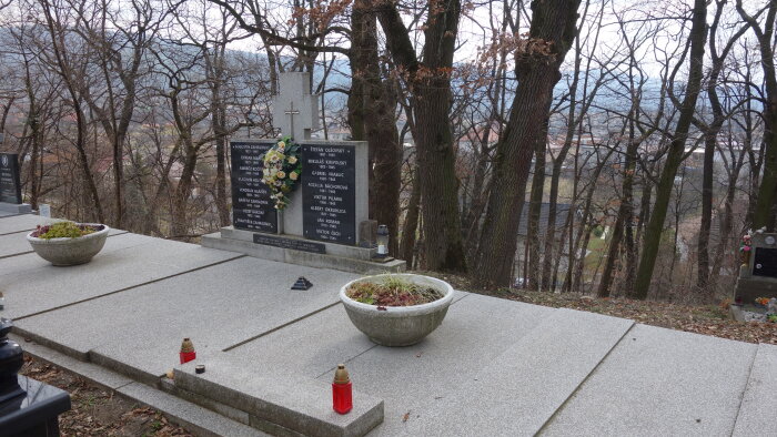 A frontátkelő áldozatainak emlékműve - Plavecký Mikuláš-3