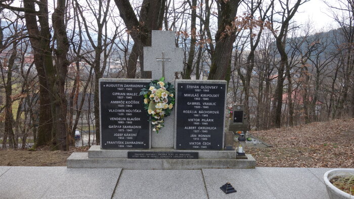 A frontátkelő áldozatainak emlékműve - Plavecký Mikuláš-1