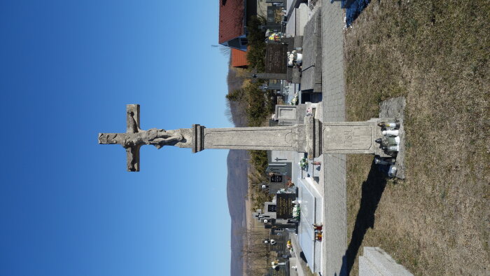 Das Hauptkreuz auf dem Friedhof - Plavecký Peter-3