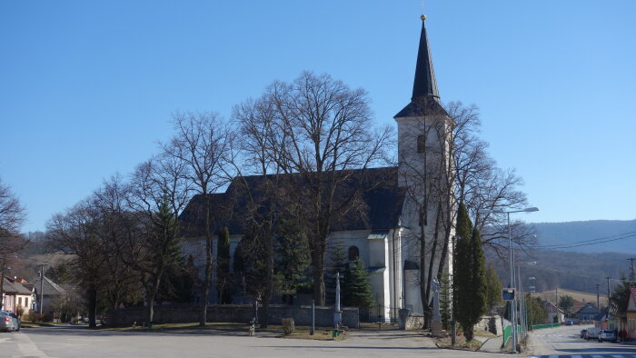 Farský kostol sv. Michala archanjela - Prievaly-1