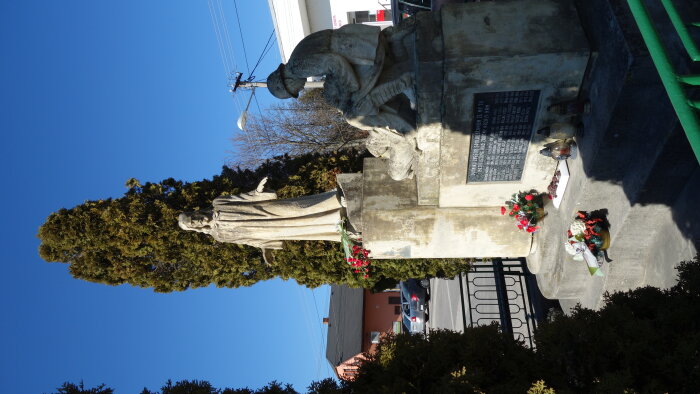 Monument to the fallen in World War II - Prievaly-2