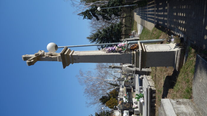 Das Hauptkreuz auf dem Friedhof - Dechtice-2