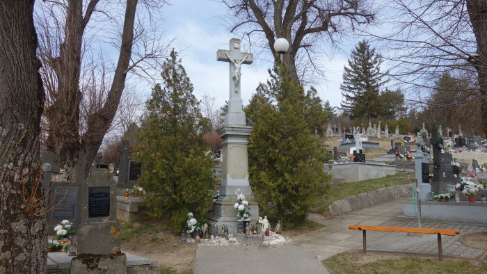 Kříž na hřbitově - Prievaly-1