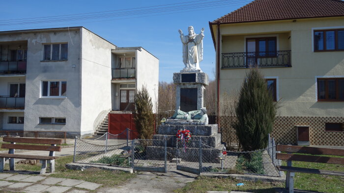Denkmal für die Gefallenen - Hradiste pod Vratnom-1