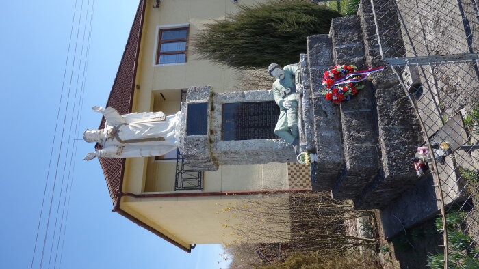 Denkmal für die Gefallenen - Hradiste pod Vratnom-3
