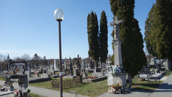Hlavný kríž na cintoríne - Jablonica-1