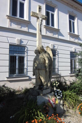 A háború áldozatainak emlékműve - Dolná Krupá-2