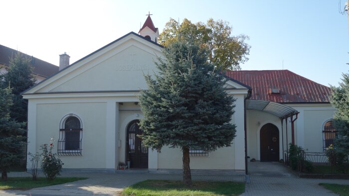 Das Gebäude des ehemaligen Klosters Jozefínum - Dolná Krupá-1