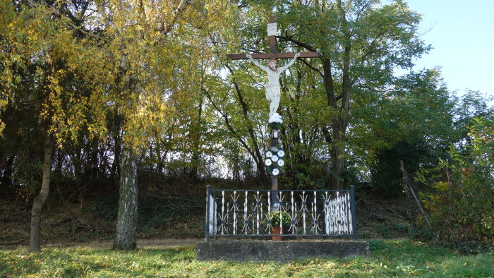 Kríž na okraji obce - Dolná Kurpá-1