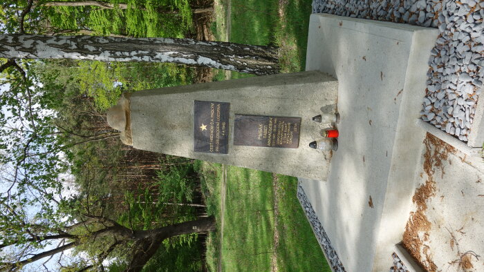 Pomník Padlým hrdinom Červenej armády-2