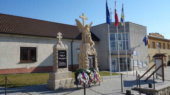 Memorials to the victims of the First World War and the SNP - Špačince-1