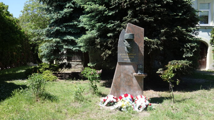Busta M. R. Štefánika - Stupava-1