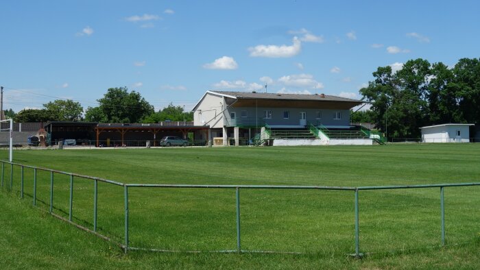 Fußballplatz - Brestovany-1