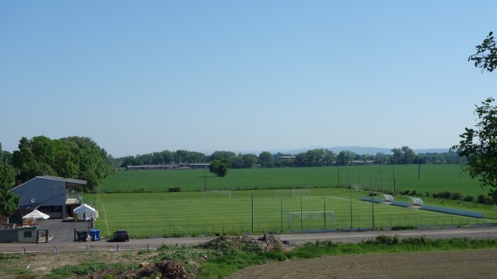 Fußballplatz - Brestovany-2