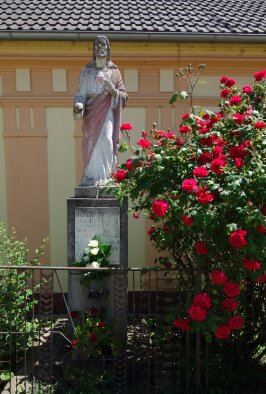 Statue of the Divine Heart of Jesus - Brestovany-3