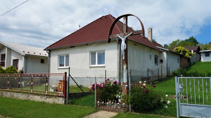 Dřevěný kříž v obci - Brestovany-2