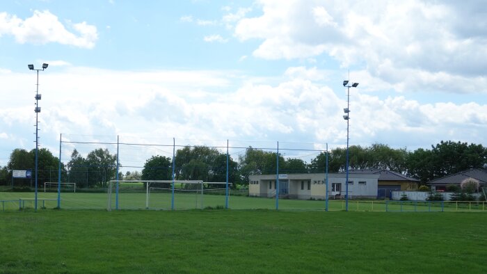 Fotbalové hřiště - Dolné Lovčice-2