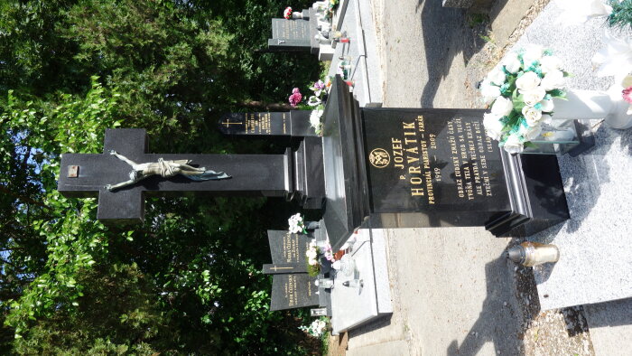 Tombstone and grave of Jozef Horvátik-3