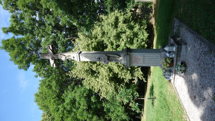 2. Kreuz auf dem Friedhof-3