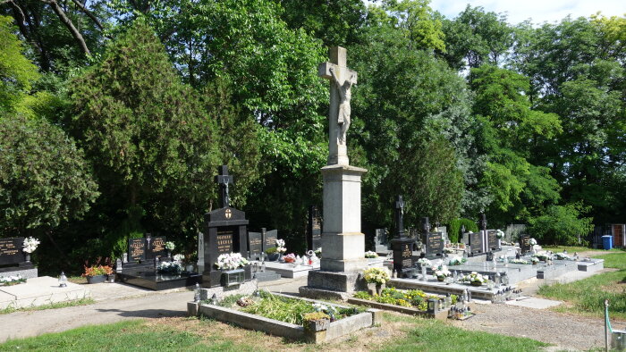 3. Kreuz auf dem Friedhof-1