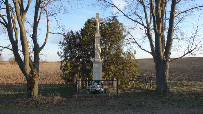 Roadside stone cross-1