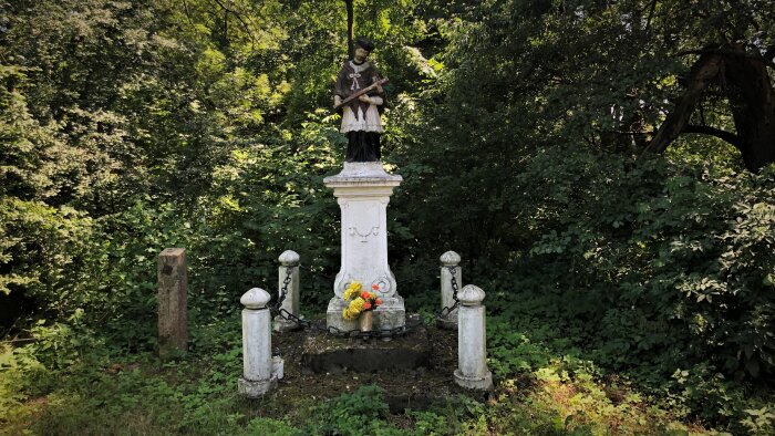 szobor Szent Ján Nepomucký Bohunicében-1